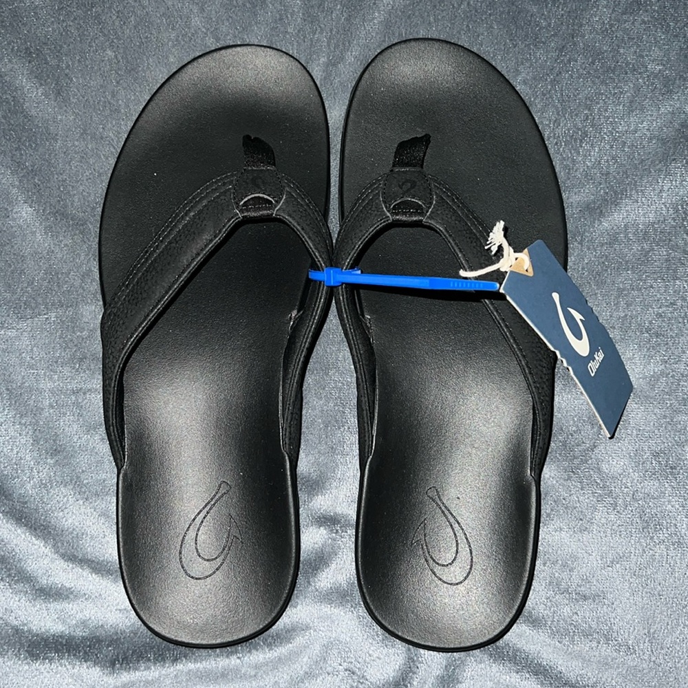 Olukai - Maha
Men’s Recovery Sandals Retail for $90 selling for $70